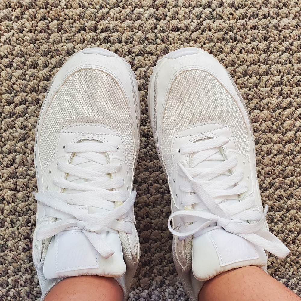 White Nike Air Max 90